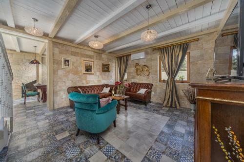 Villa Perina Biograd, Something Completely Different