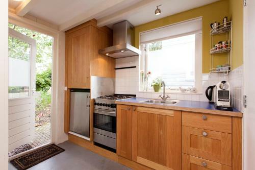 Very Nice Cottage In Durgerdam, With Private Garden, Free Parking, Pets Allowed