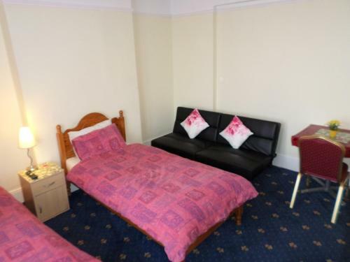 Hostal Atini Guest House