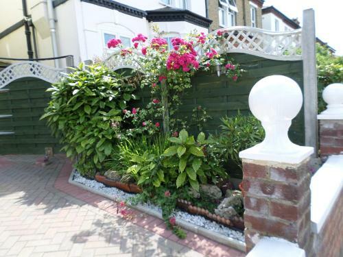 Hostal Atini Guest House