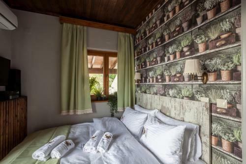 Rock Dandy Deluxe Chalet