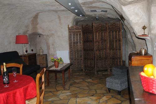 Gite " Le Troglo Des 3 Ch�teaux "