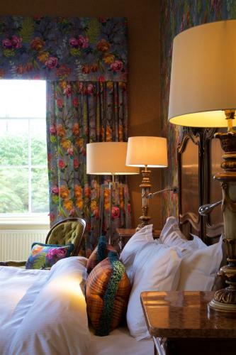 Storrs Hall Hotel
