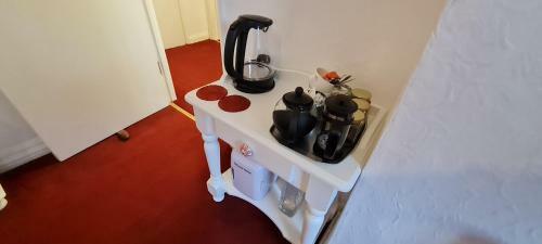 Hostal Holly Cottages