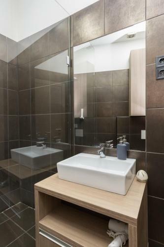 E14 Design Hostel
