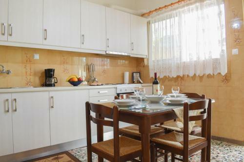 Apartamento Seaside Family Haven - Avia's Spacious Getaway