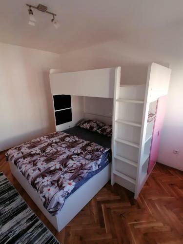 Apartamento Bajina Basta / Ma?ta