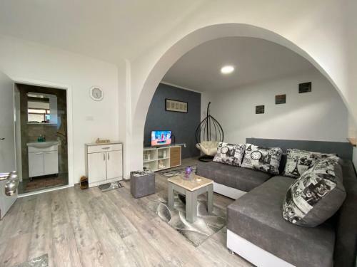 Apartments Ivanovic Bb