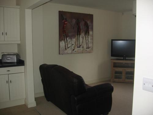 Lodge Canons Court Mews