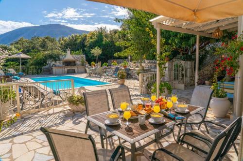 Private Villa Close To Famous Myrtos Beach With Private Boat!