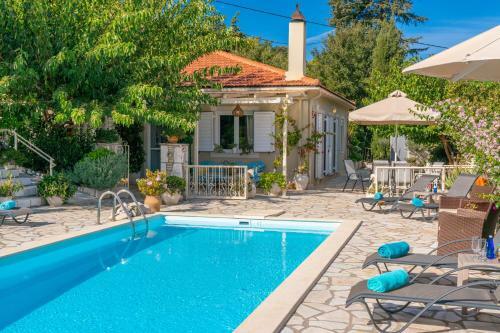 Private Villa Close To Famous Myrtos Beach With Private Boat!