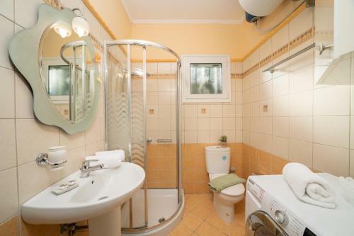 Private Villa Close To Famous Myrtos Beach With Private Boat!