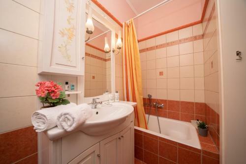 Private Villa Close To Famous Myrtos Beach With Private Boat!