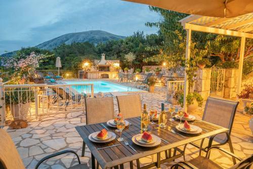 Private Villa Close To Famous Myrtos Beach With Private Boat!