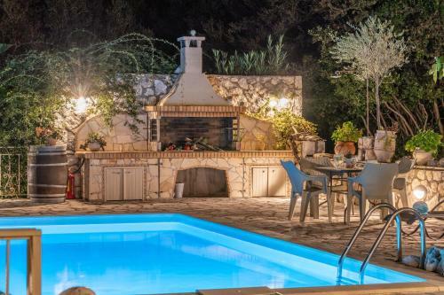 Private Villa Close To Famous Myrtos Beach With Private Boat!