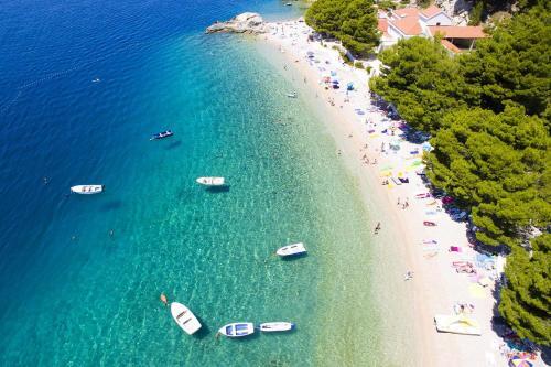 Apartments By The Sea Brela, Makarska - 16950