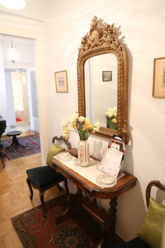 Vintage Apartment