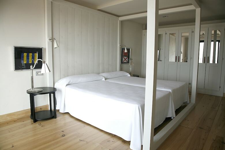 Hotel Trias