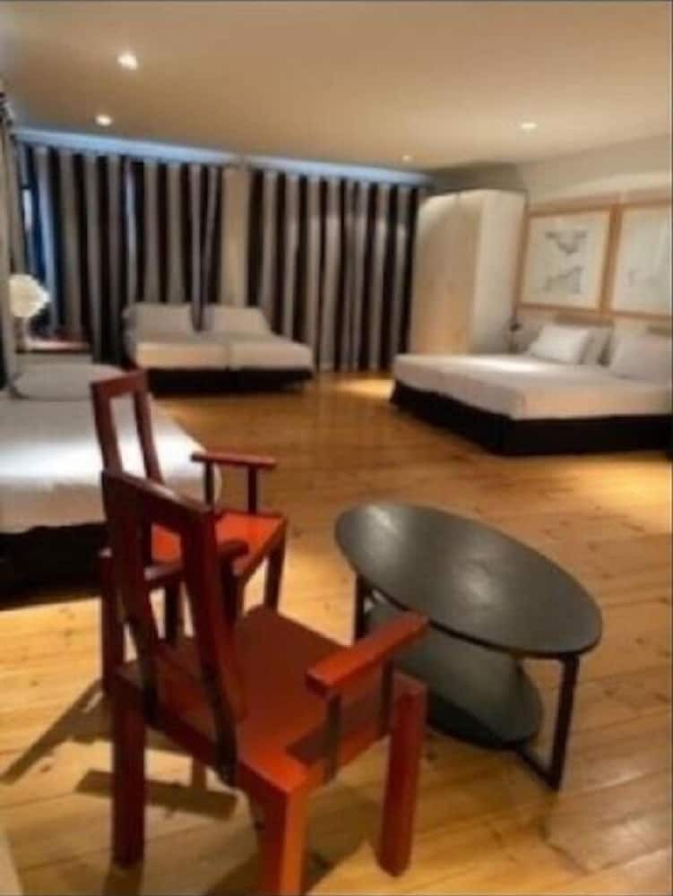 Hotel Trias