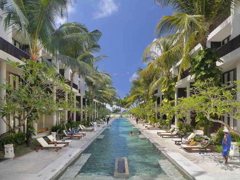 Hotel The Oasis Beach Benoa Bali