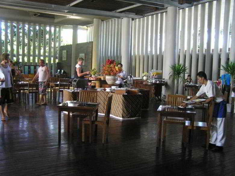 Hotel The Oasis Beach Benoa Bali