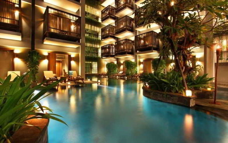 Hotel The Oasis Beach Benoa Bali