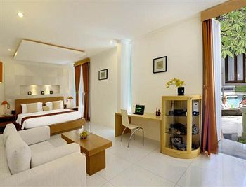 Hotel The Oasis Beach Benoa Bali