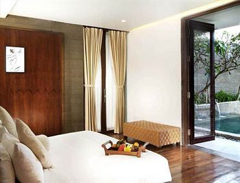 Hotel The Oasis Beach Benoa Bali