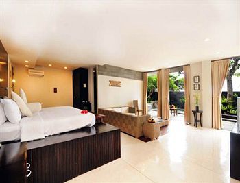 Hotel The Oasis Beach Benoa Bali