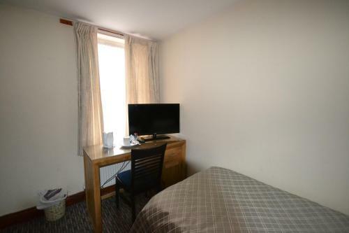 Hostal Airport Guest House