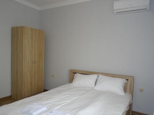 Hostal Narsou Guest House