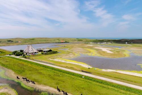 Tiny House de Boet, In de Natuur Op 450 Meter Van Het Strand
