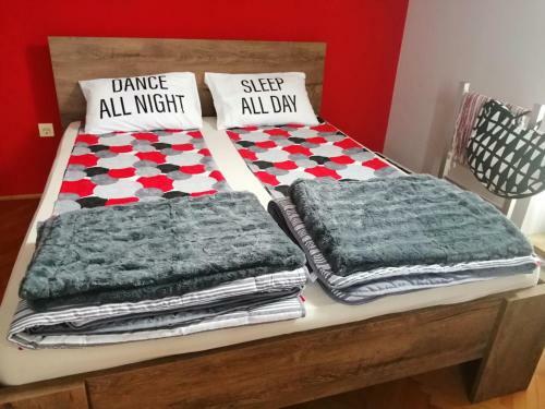 Apartman Red Wall