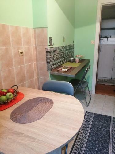 Apartman Red Wall