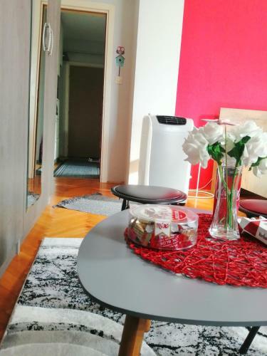 Apartman Red Wall