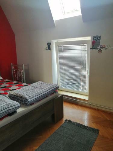 Apartman Red Wall