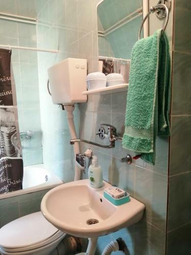 Apartman Red Wall