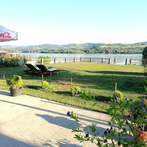 Captain's House On The Danube River With Pool