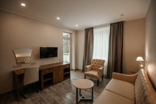 Amza Park Hotel