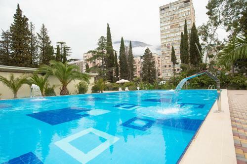 Amza Park Hotel