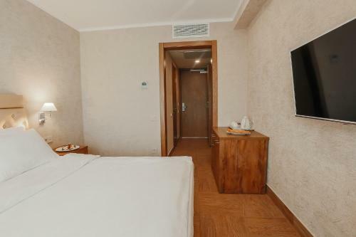 Amza Park Hotel