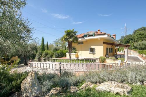 Villa Lunense