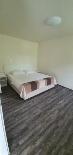 Hostal Gostilna S Preno?i??i Pri Janezu