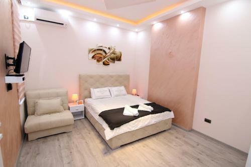 Lupino Apartments