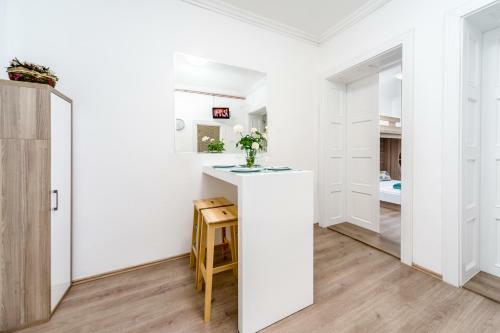 Ikar Apartments