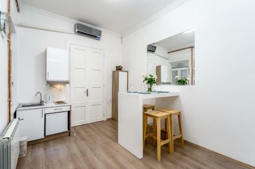 Ikar Apartments