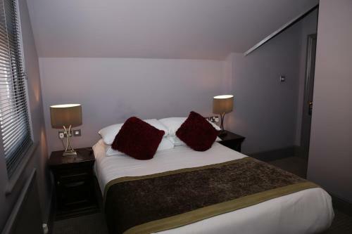 Wards Hotel & Restaurant