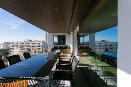Apartamento Luxury 4 Bedr Flat W/ Panoramic Views & Pool!!