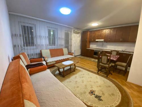 Sunny Hill Apartment Near Royal Mall