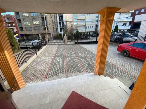 Sunny Hill Apartment Near Royal Mall